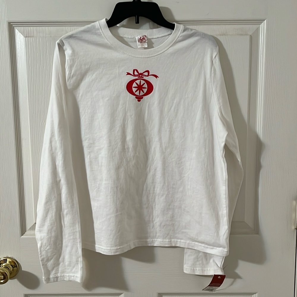 Holiday t-shirt. Long sleeve white. Size xxl